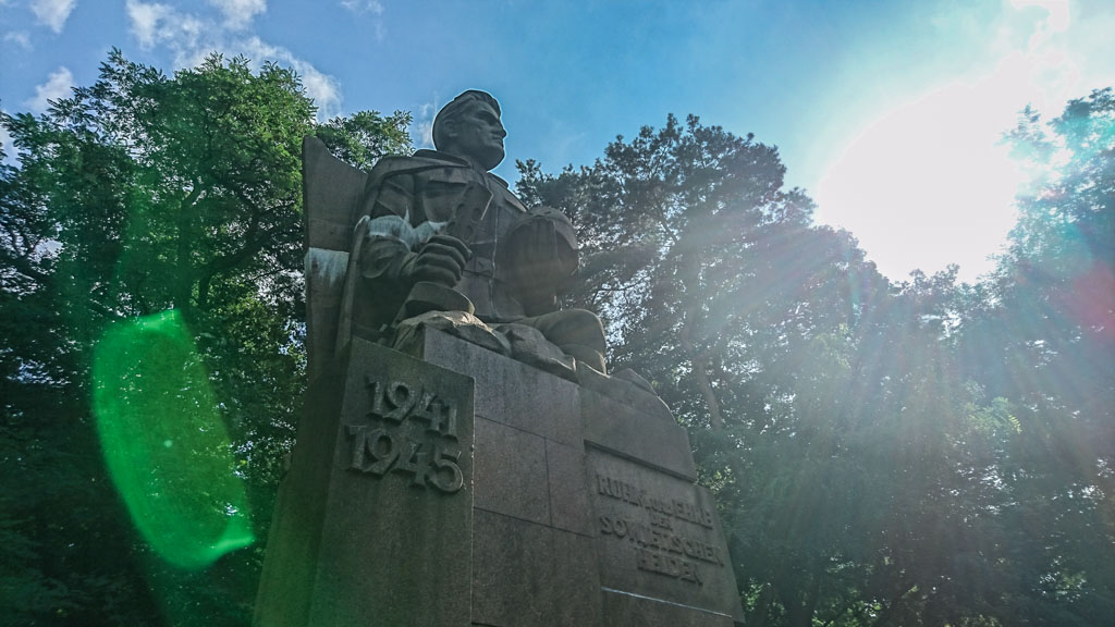 Sowjetischer Ehrenfriedhof mit Monument in Müncheberg © Berlins Taiga - Dein Ausflugsführer in die sowjetische Geschichte