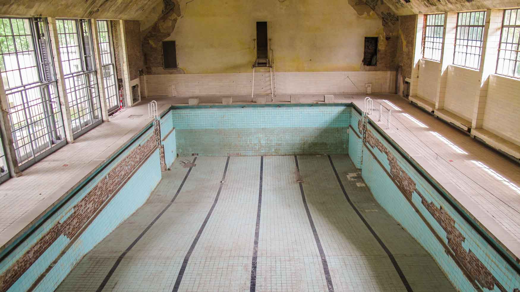 Verlassenes Schwimmbad Olympisches Dorf Elstal
