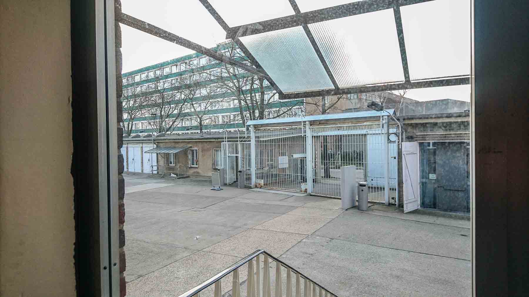 Tor zum Gefängnis Berlin Hohenschönhausen