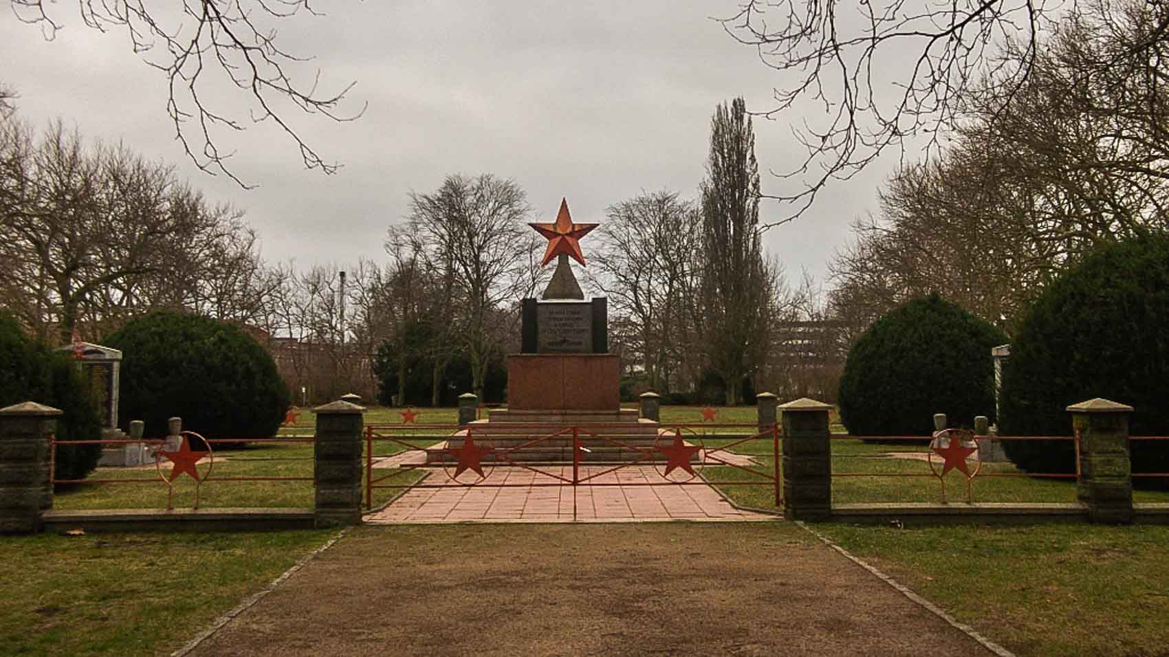 sowjetischer ehrenfriedhof hennigsdorf