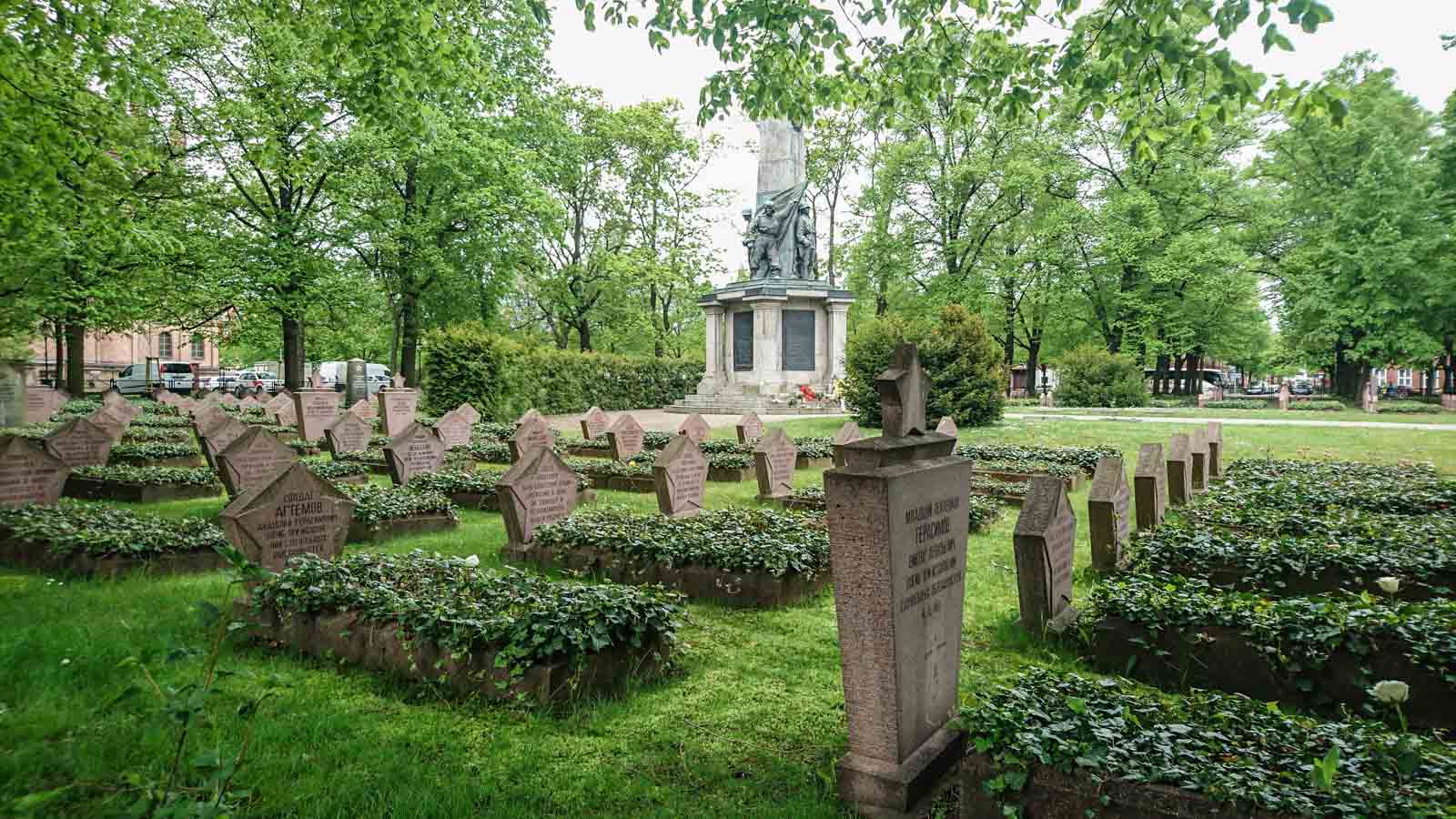 grabfeld sowjetischer ehrenfriedhof bassinplatz potsdam
