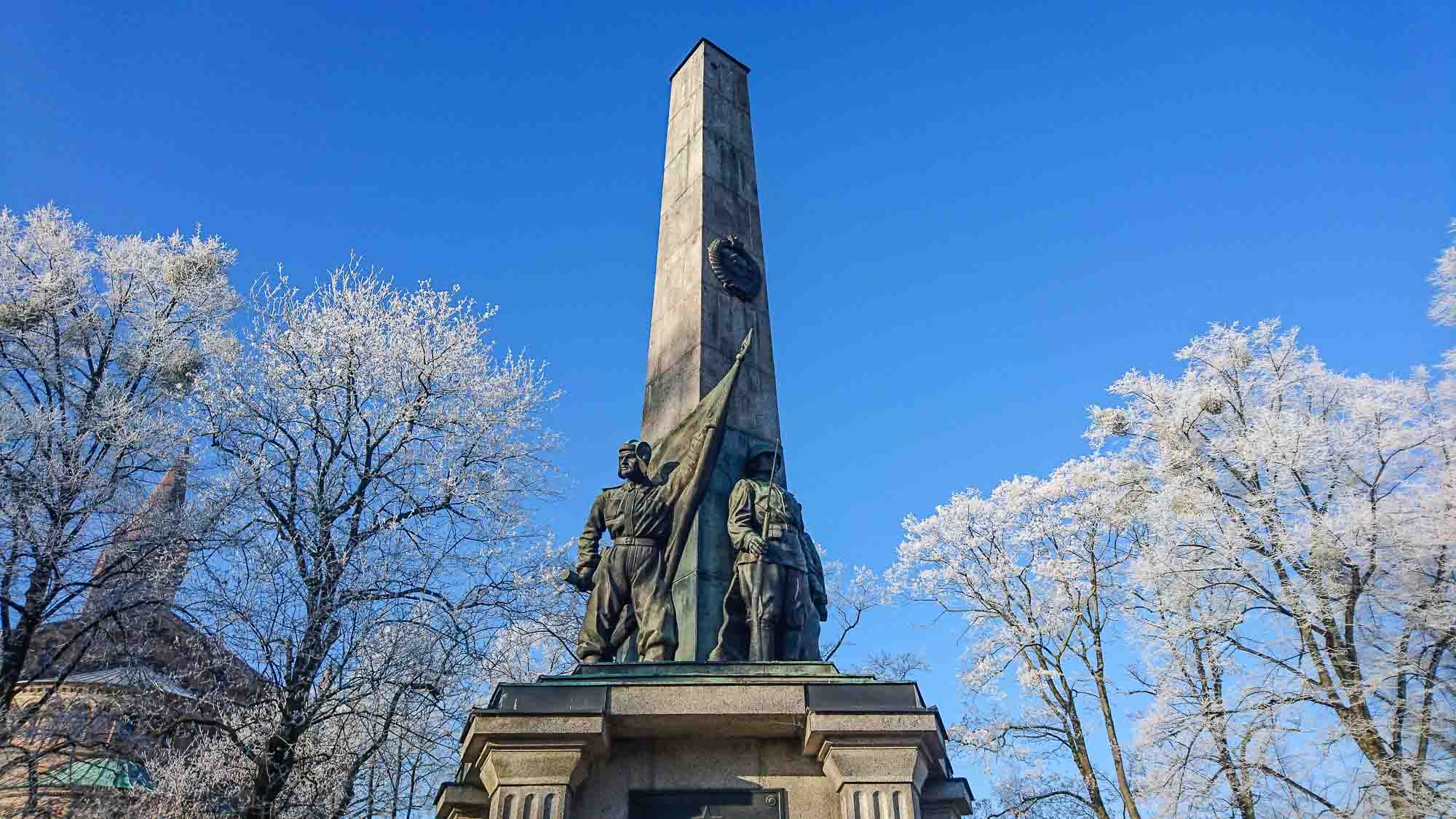obelisk sowjetischer ehrenfriedhof bassinplatz potsdam