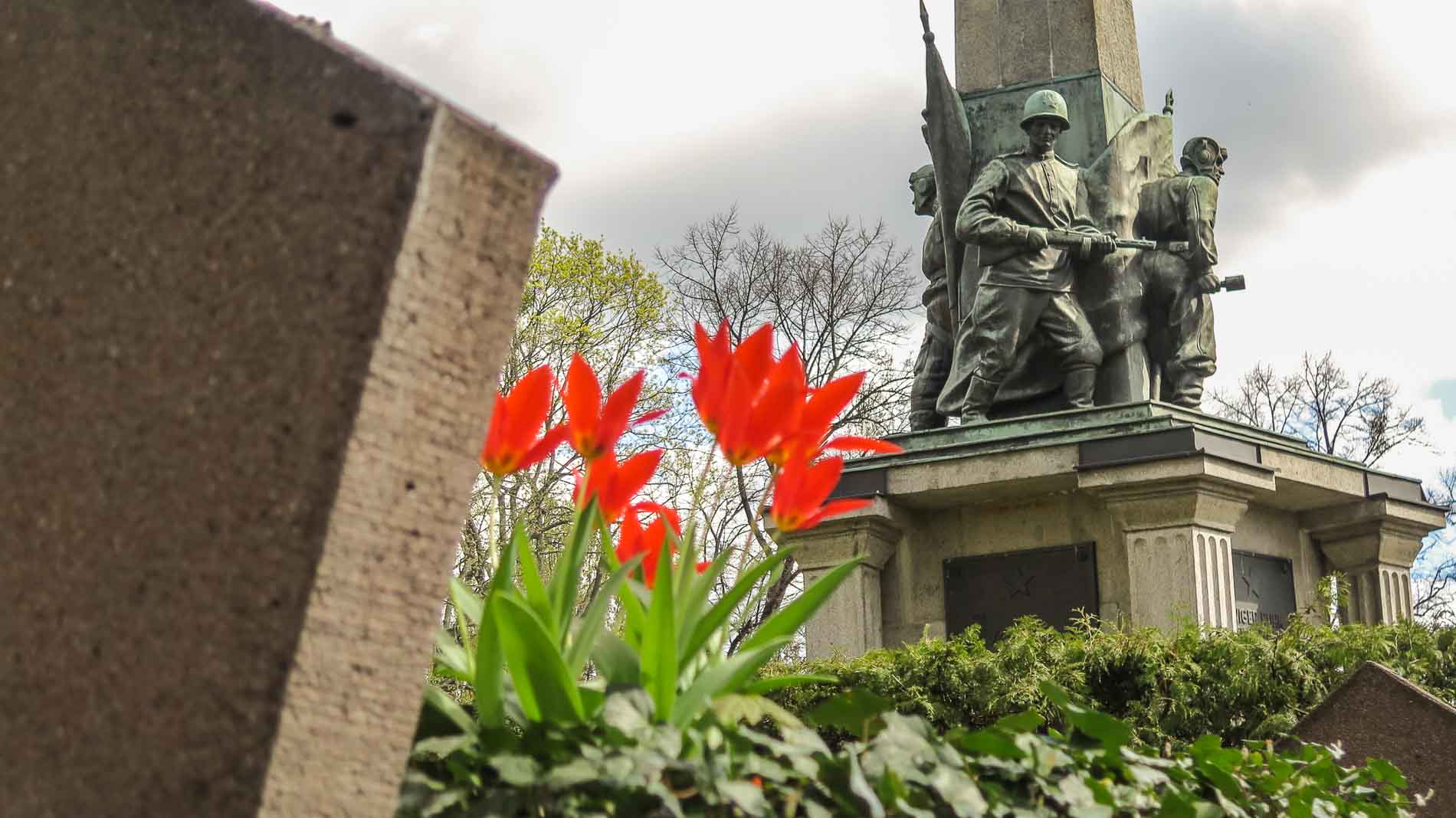 sowjetisches ehrenmal bassinplatz potsdam