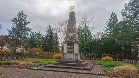 Obelisk Sowjetischer Ehrenfriedhof Rathenow