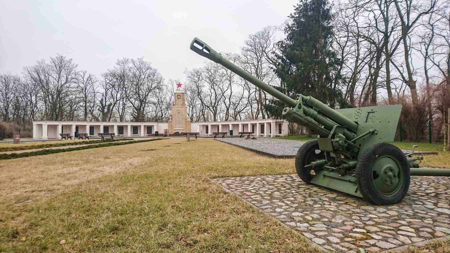 Sowjetische Kriegsgräberstätte Lebus