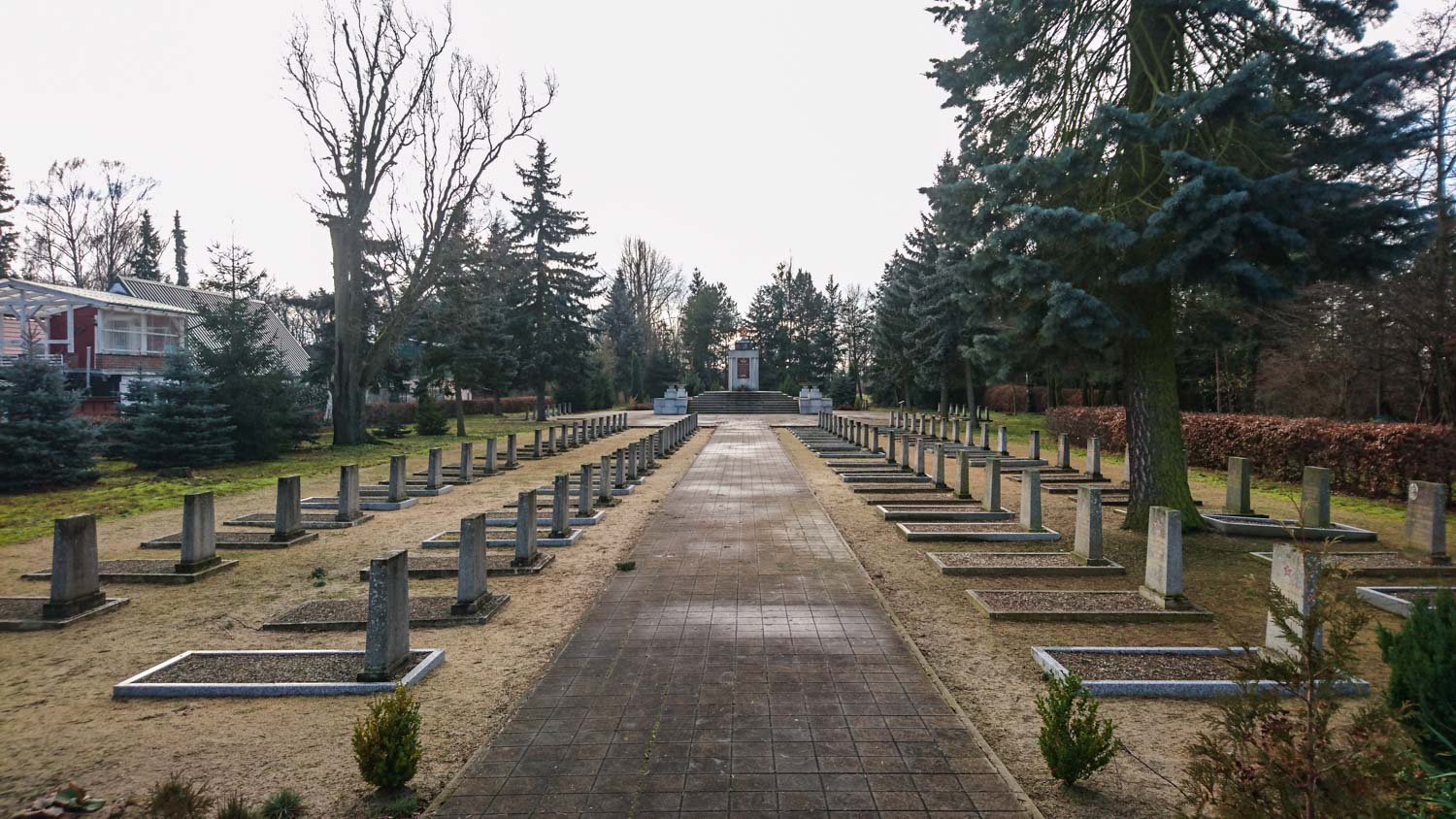sowjetischer friedhof in schönewalde (elbe-elster)