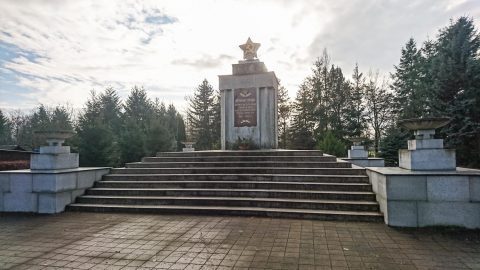 sowjetisches ehrenmal in schönewalde (elbe-elster)