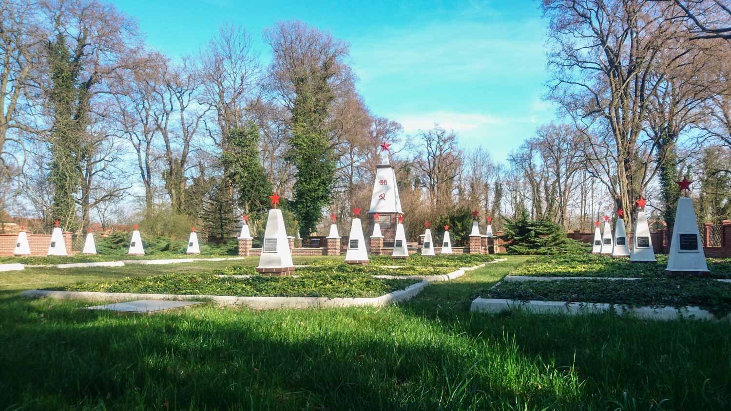 sowjetischer ehrenfriedhof beeskow (oder-spree)