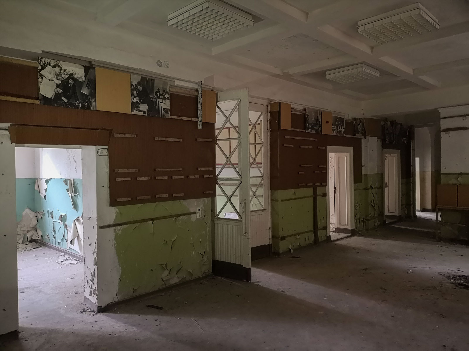 Flur in verlassener sowjetischer Schule Brandenburg